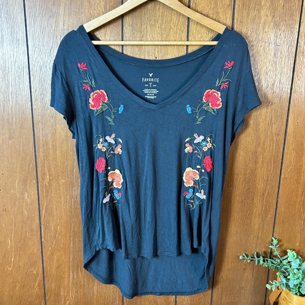 American‎ Eagle Outfitters Favorite TShirt Embroidered Floral V Neck Navy Blue